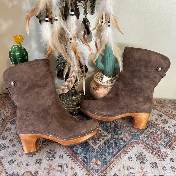 UGG Lynnea Brown Suede Leather Shearling Cuff Fold Over Clog Boots - Picture 6 of 17